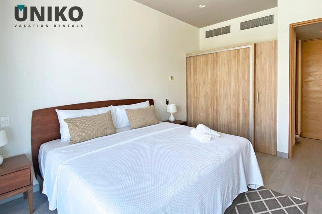 1 Block To The 2br 6pax Rooftop Pool King Bed