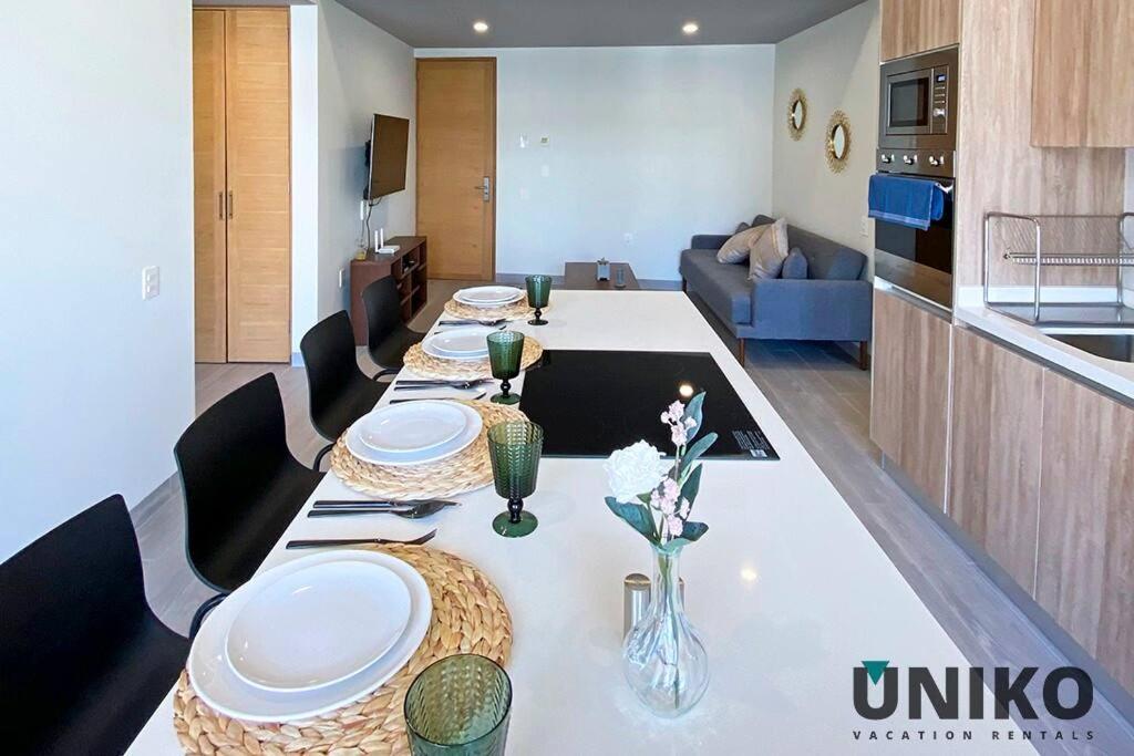 1 Block To The 2br 6pax Rooftop Pool King Bed