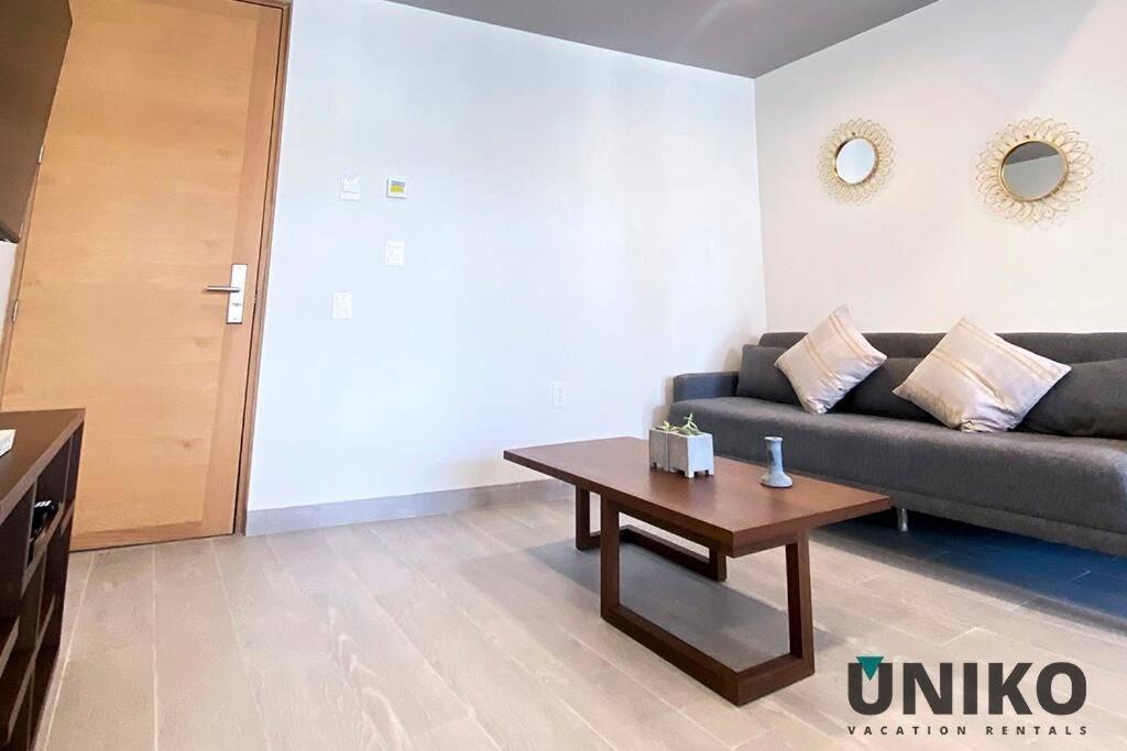 1 Block To The 2br 6pax Rooftop Pool King Bed