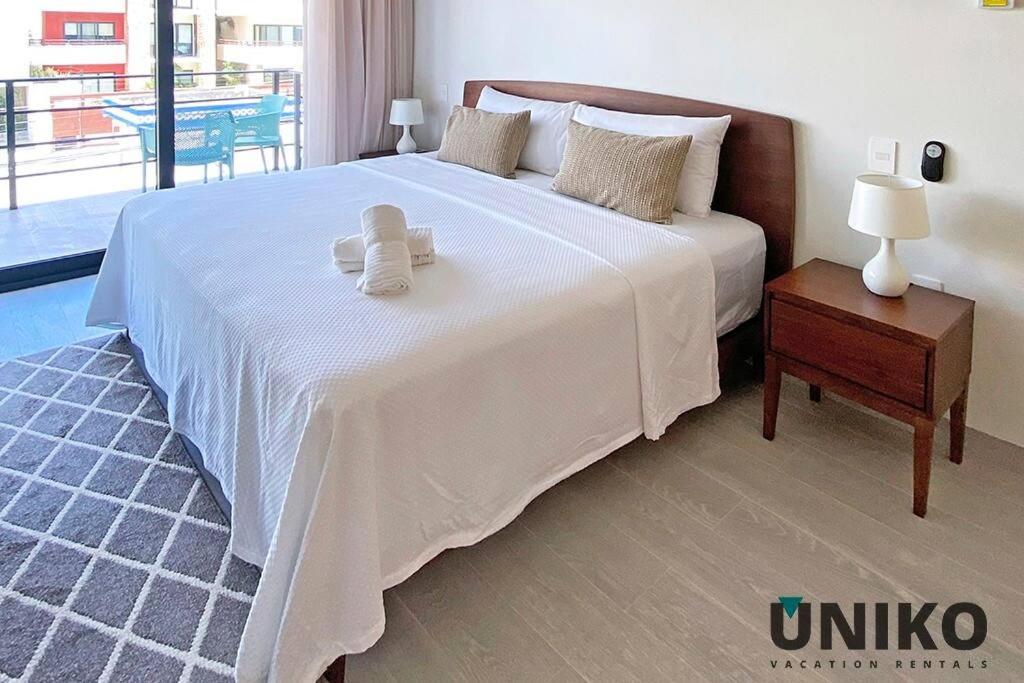 1 Block To The 2br 6pax Rooftop Pool King Bed